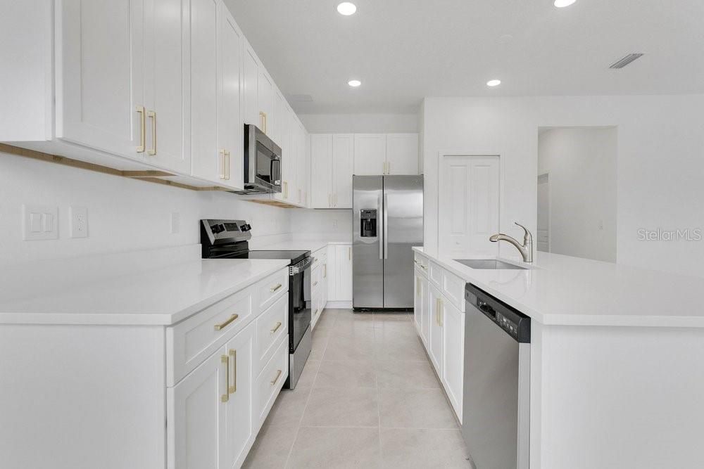 En Venta: $568,900 (5 camas, 3 baños, 2594 Pies cuadrados)