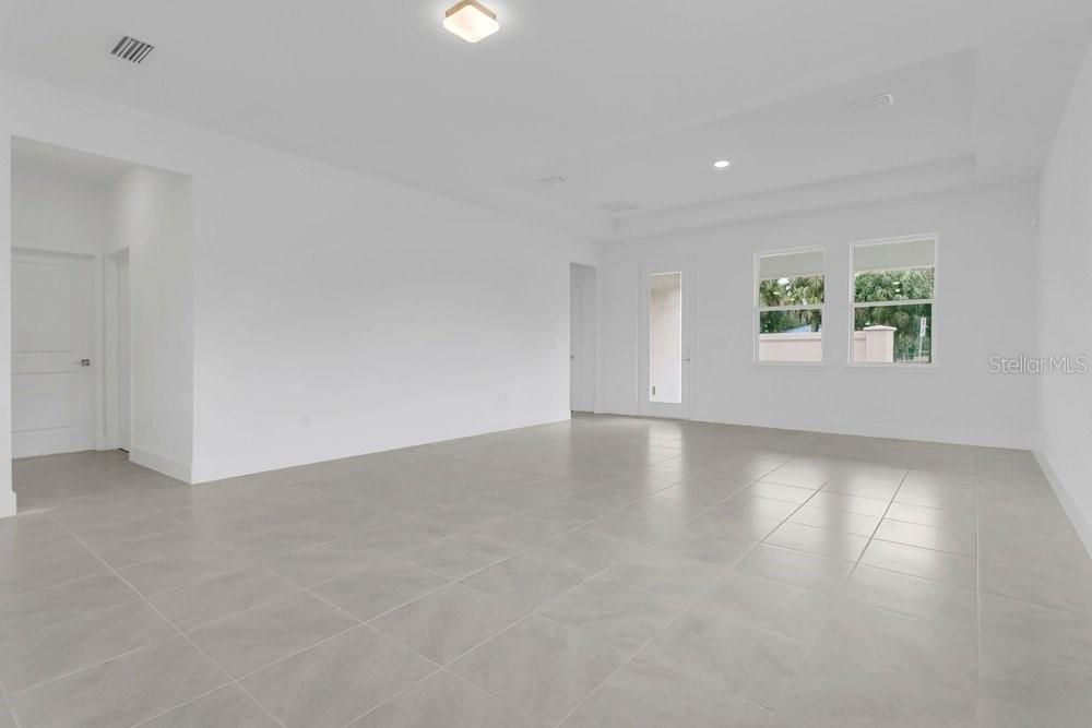En Venta: $568,900 (5 camas, 3 baños, 2594 Pies cuadrados)