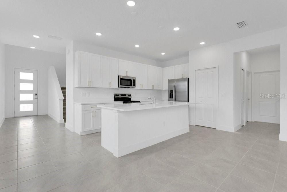 En Venta: $568,900 (5 camas, 3 baños, 2594 Pies cuadrados)