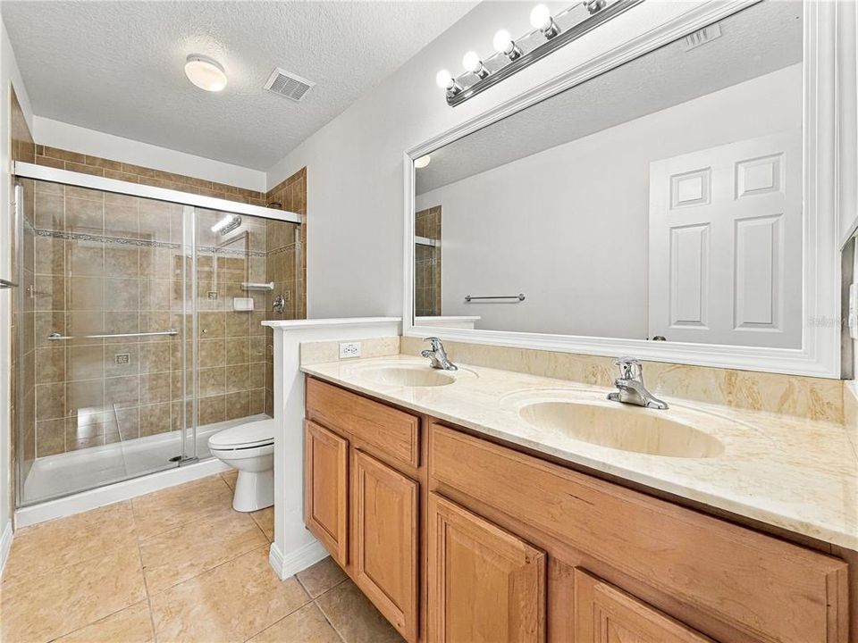 En Venta: $359,900 (3 camas, 2 baños, 1828 Pies cuadrados)
