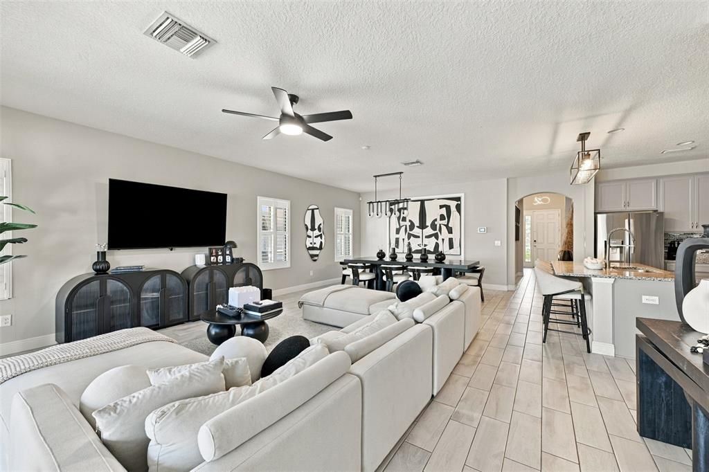 For Sale: $499,999 (4 beds, 2 baths, 2100 Square Feet)