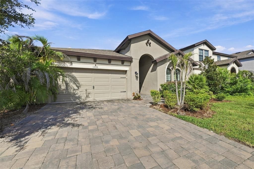 For Sale: $499,999 (4 beds, 2 baths, 2100 Square Feet)