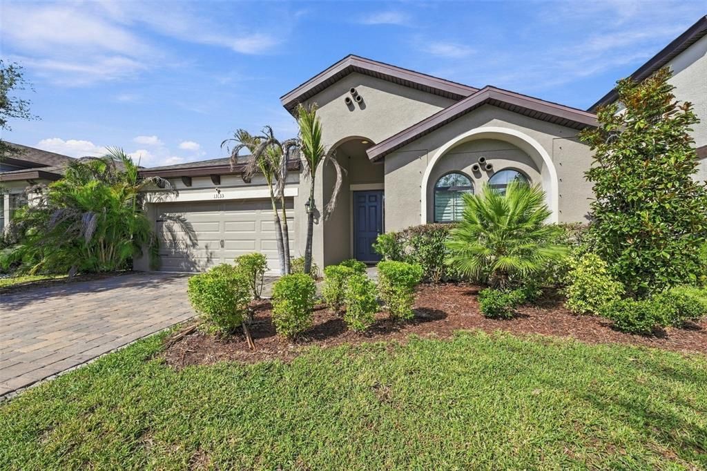 For Sale: $499,999 (4 beds, 2 baths, 2100 Square Feet)