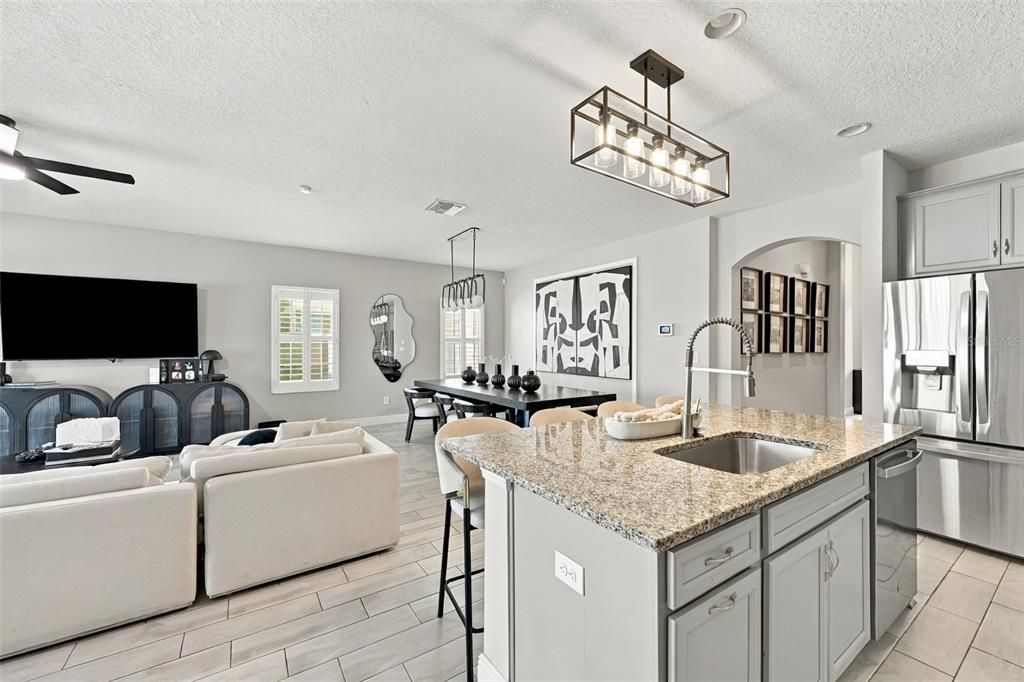 For Sale: $499,999 (4 beds, 2 baths, 2100 Square Feet)