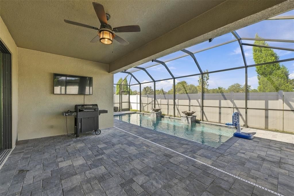 For Sale: $499,999 (4 beds, 2 baths, 2100 Square Feet)