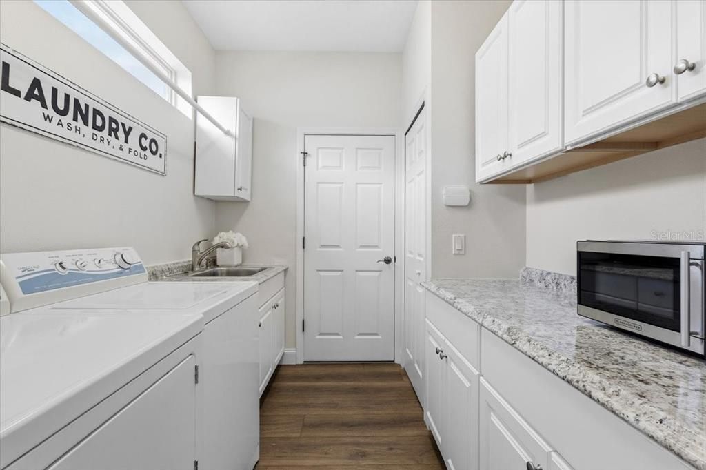 For Sale: $559,000 (2 beds, 2 baths, 1771 Square Feet)