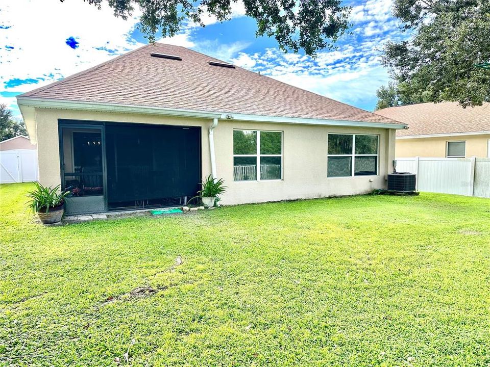 En Venta: $325,000 (3 camas, 2 baños, 1954 Pies cuadrados)