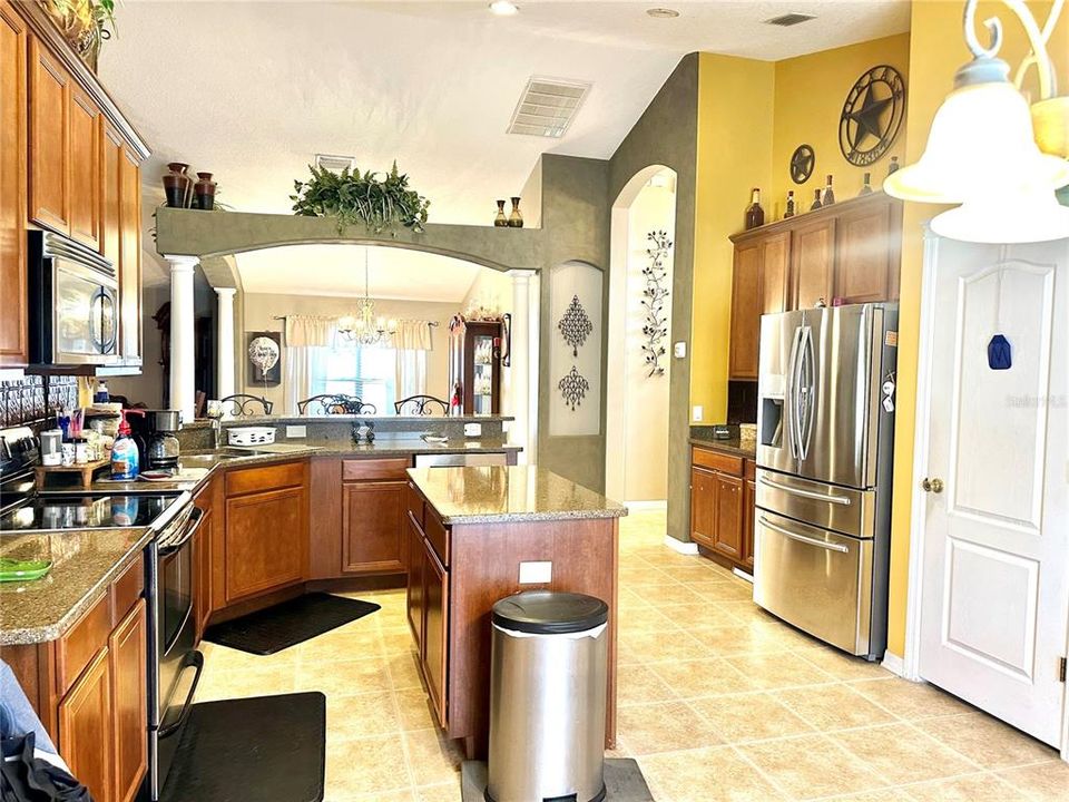 En Venta: $325,000 (3 camas, 2 baños, 1954 Pies cuadrados)