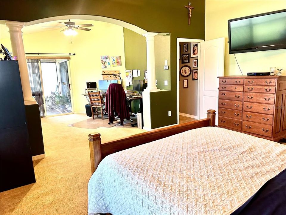 En Venta: $325,000 (3 camas, 2 baños, 1954 Pies cuadrados)