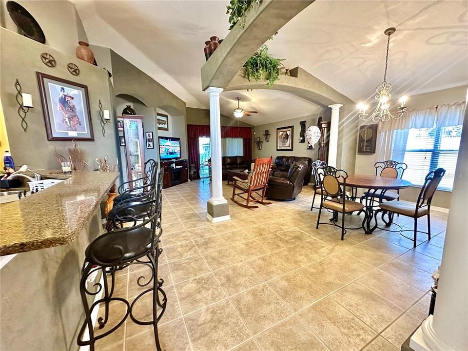 En Venta: $325,000 (3 camas, 2 baños, 1954 Pies cuadrados)