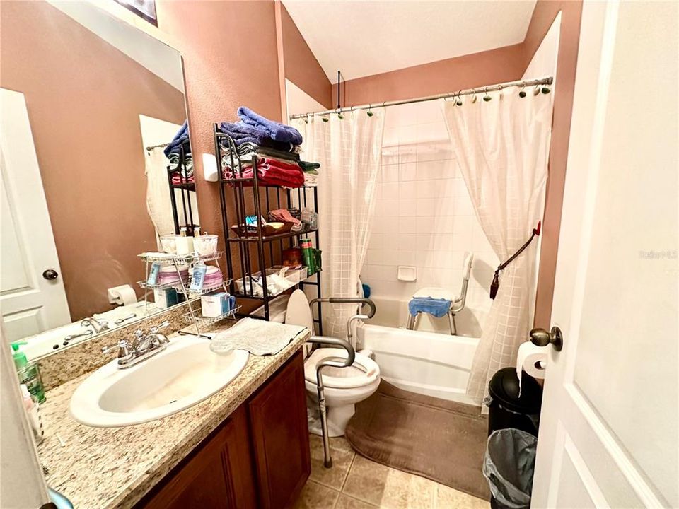 En Venta: $325,000 (3 camas, 2 baños, 1954 Pies cuadrados)