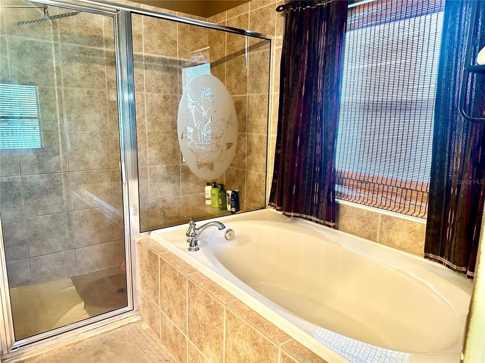 En Venta: $325,000 (3 camas, 2 baños, 1954 Pies cuadrados)