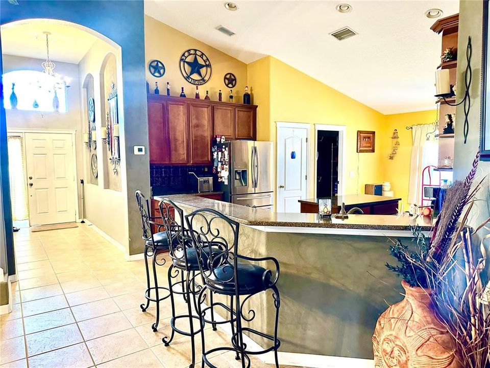 En Venta: $325,000 (3 camas, 2 baños, 1954 Pies cuadrados)