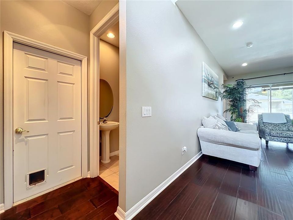 En Venta: $725,000 (4 camas, 2 baños, 2844 Pies cuadrados)