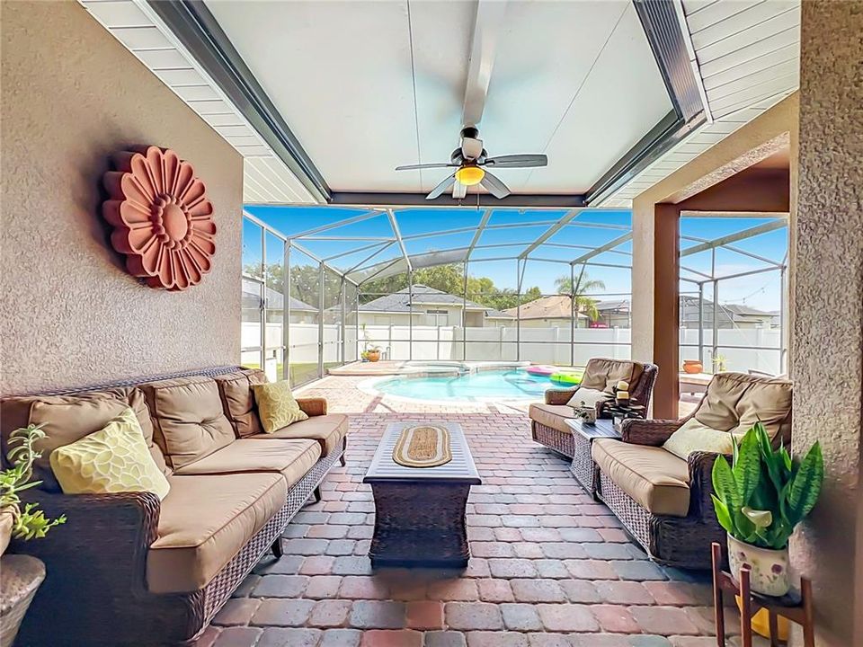 En Venta: $725,000 (4 camas, 2 baños, 2844 Pies cuadrados)