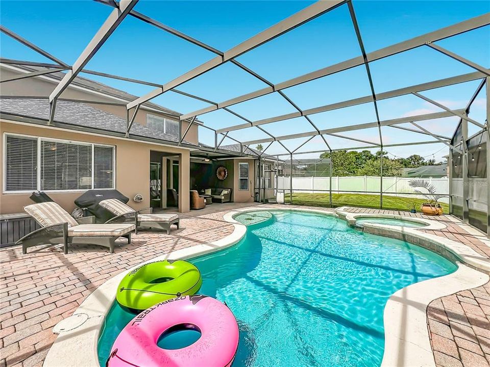En Venta: $725,000 (4 camas, 2 baños, 2844 Pies cuadrados)
