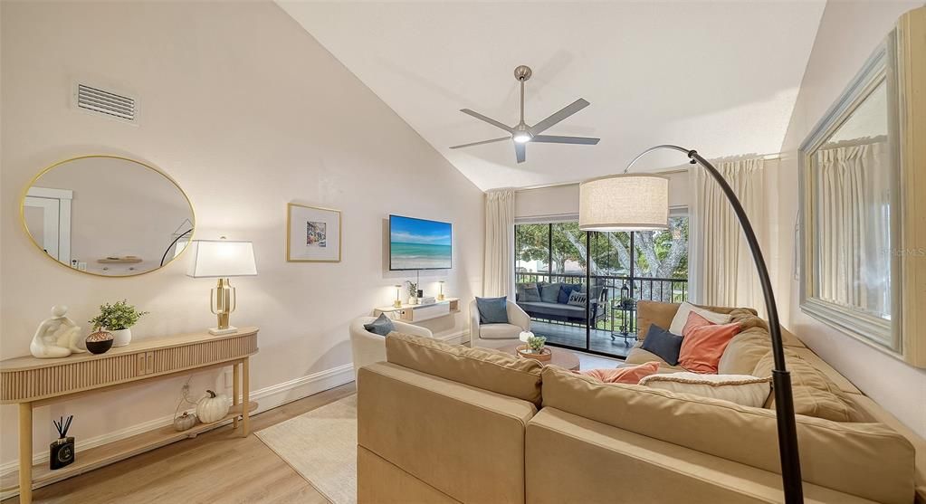 For Sale: $292,000 (2 beds, 2 baths, 1010 Square Feet)
