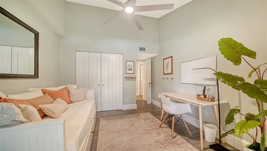 For Sale: $292,000 (2 beds, 2 baths, 1010 Square Feet)