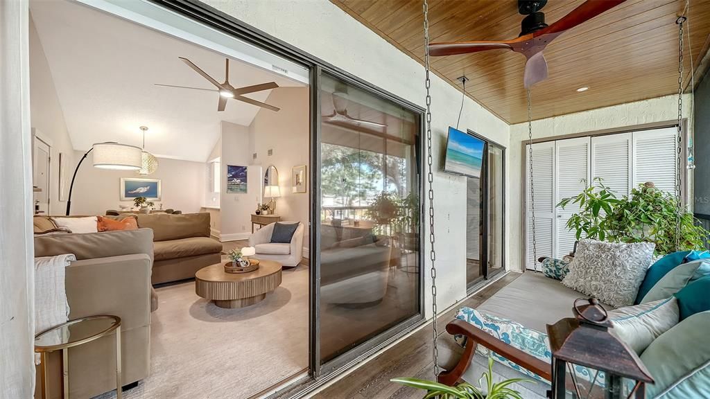For Sale: $292,000 (2 beds, 2 baths, 1010 Square Feet)