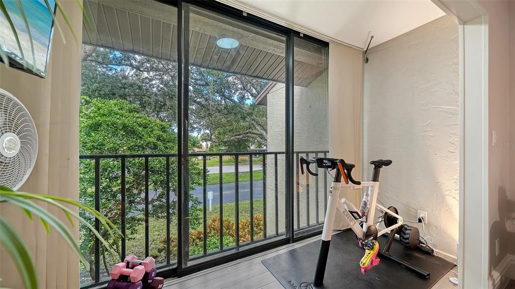 For Sale: $292,000 (2 beds, 2 baths, 1010 Square Feet)