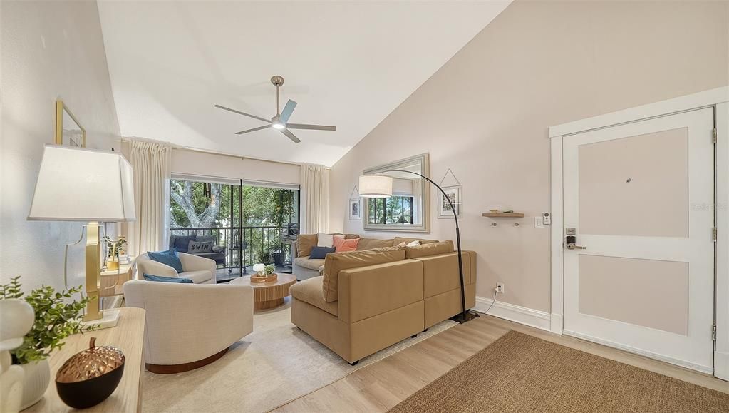 For Sale: $292,000 (2 beds, 2 baths, 1010 Square Feet)