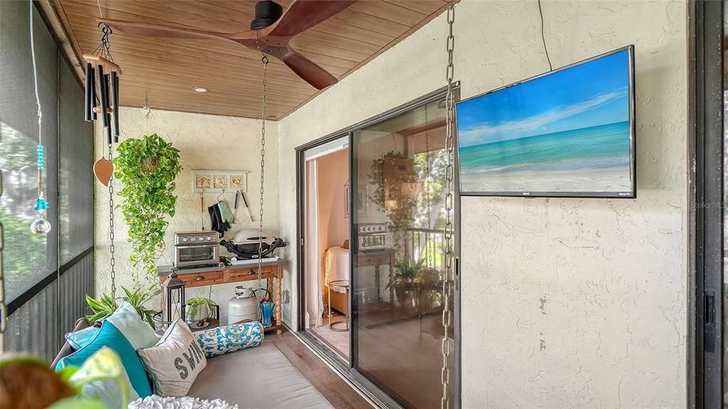 For Sale: $292,000 (2 beds, 2 baths, 1010 Square Feet)