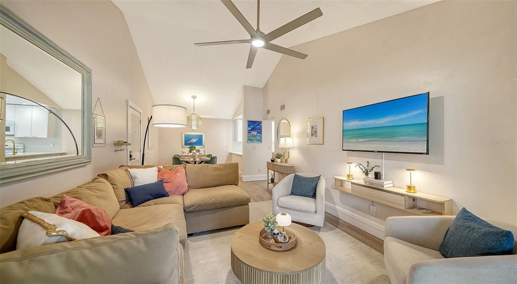 For Sale: $292,000 (2 beds, 2 baths, 1010 Square Feet)