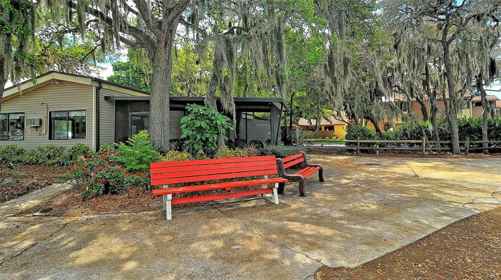 For Sale: $292,000 (2 beds, 2 baths, 1010 Square Feet)