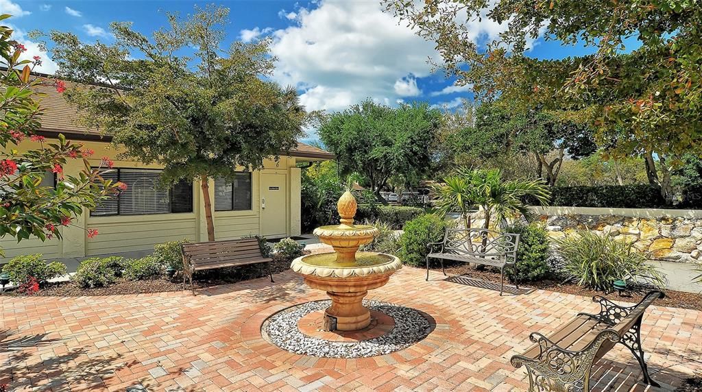 For Sale: $292,000 (2 beds, 2 baths, 1010 Square Feet)