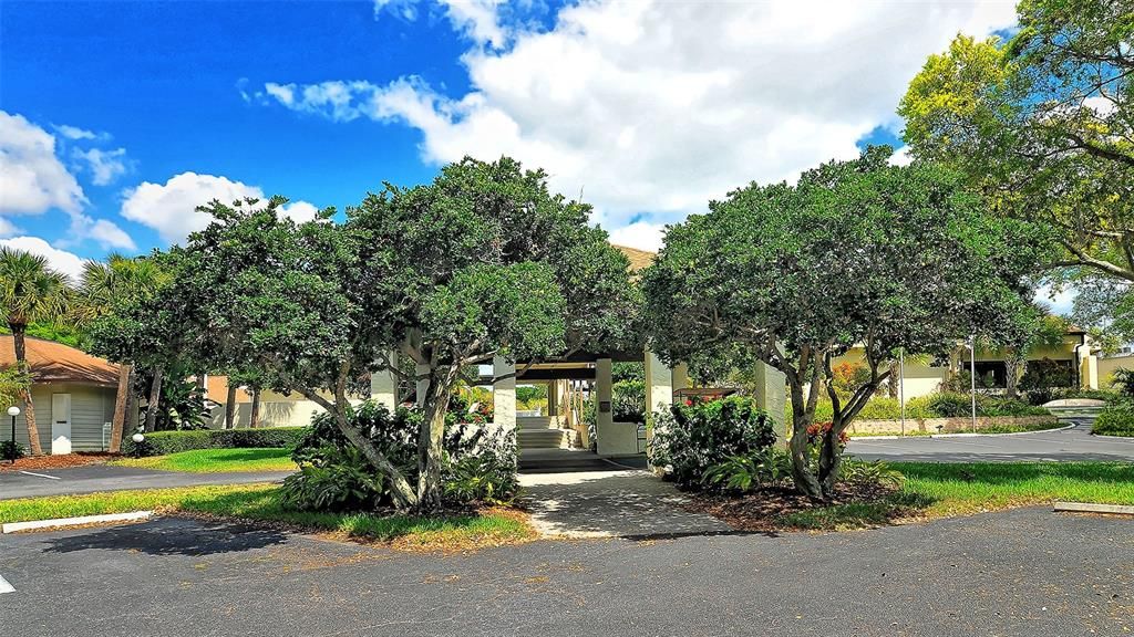 For Sale: $292,000 (2 beds, 2 baths, 1010 Square Feet)