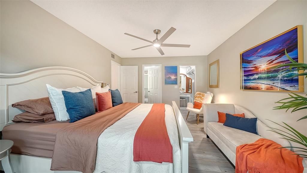 For Sale: $292,000 (2 beds, 2 baths, 1010 Square Feet)