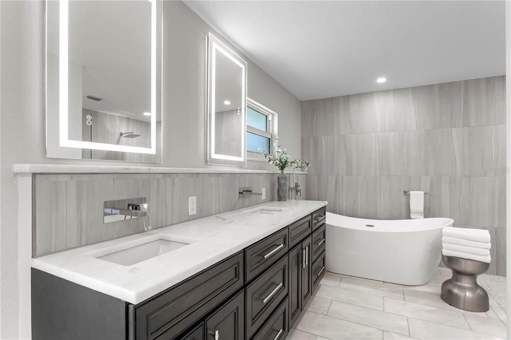 For Sale: $1,999,999 (4 beds, 3 baths, 2847 Square Feet)