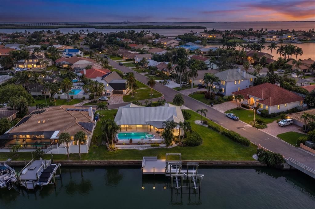 For Sale: $1,999,999 (4 beds, 3 baths, 2847 Square Feet)