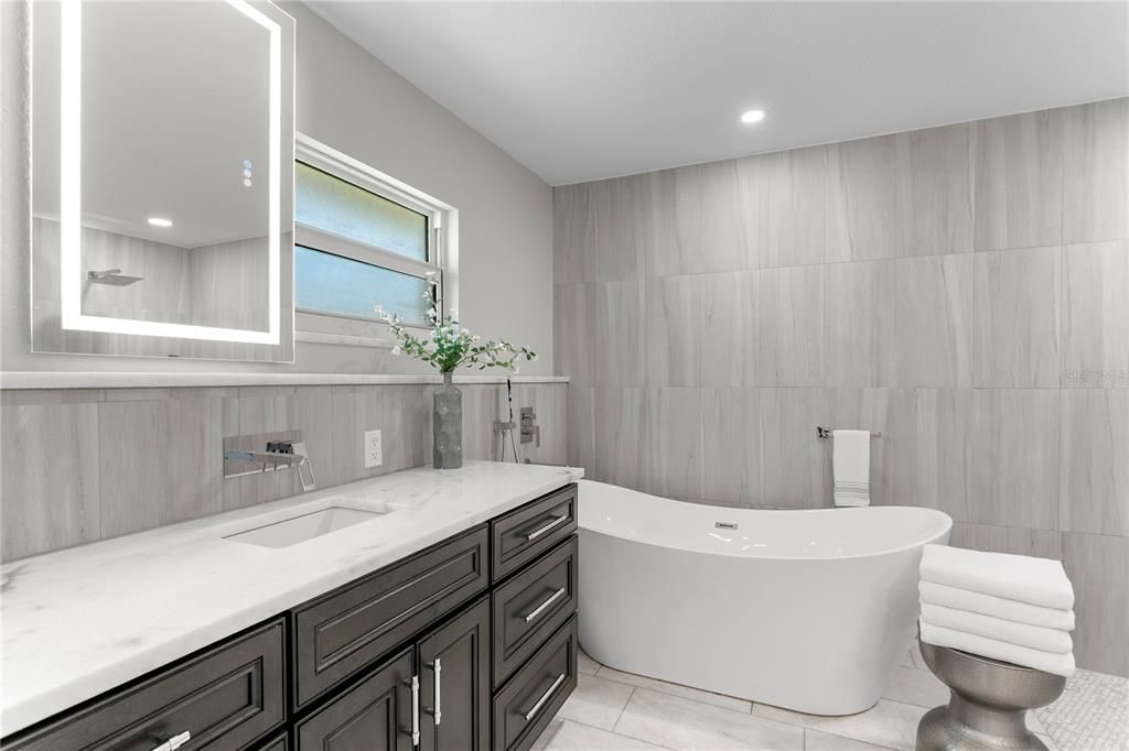 For Sale: $1,999,999 (4 beds, 3 baths, 2847 Square Feet)