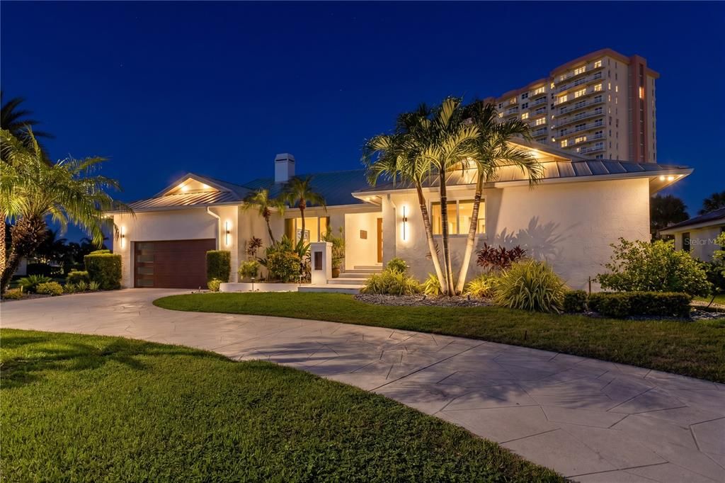 For Sale: $1,999,999 (4 beds, 3 baths, 2847 Square Feet)