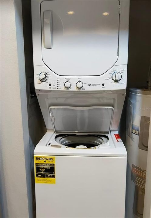 For Rent: $2,099 (2 beds, 2 baths, 927 Square Feet)