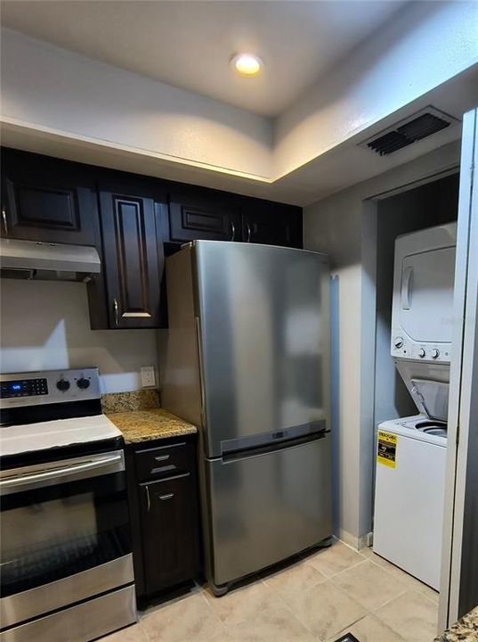 For Rent: $2,099 (2 beds, 2 baths, 927 Square Feet)