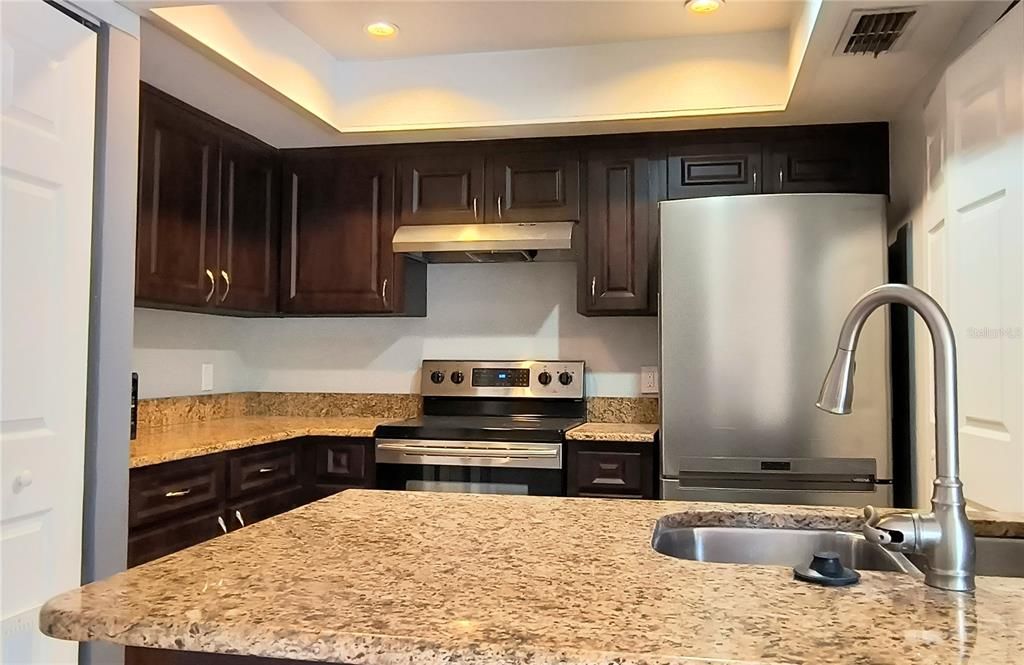 For Rent: $2,099 (2 beds, 2 baths, 927 Square Feet)