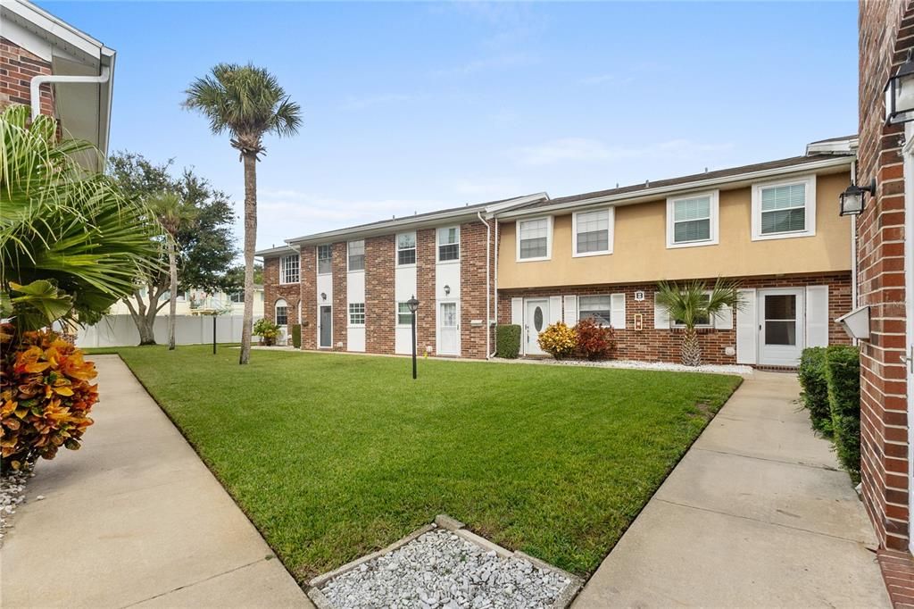 For Rent: $1,750 (2 beds, 1 baths, 1122 Square Feet)