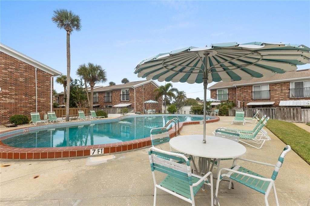 For Rent: $1,750 (2 beds, 1 baths, 1122 Square Feet)