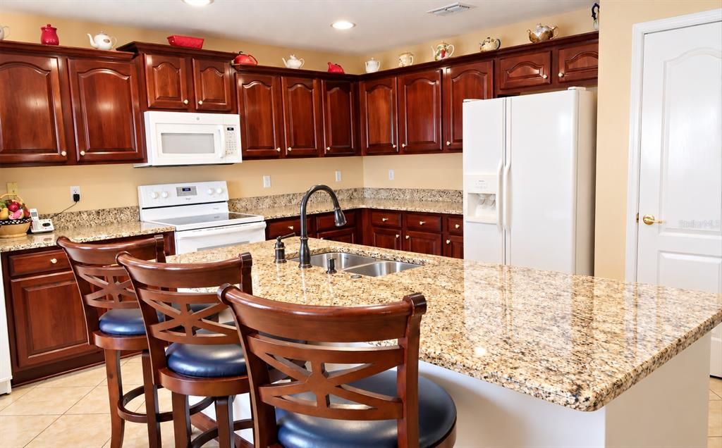 For Sale: $435,000 (3 beds, 2 baths, 2212 Square Feet)
