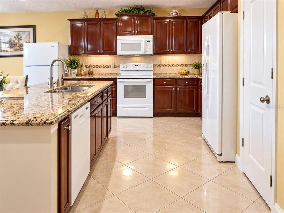 For Sale: $435,000 (3 beds, 2 baths, 2212 Square Feet)