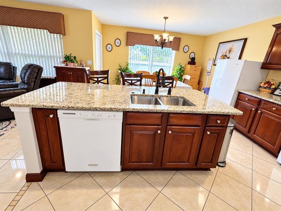 For Sale: $435,000 (3 beds, 2 baths, 2212 Square Feet)