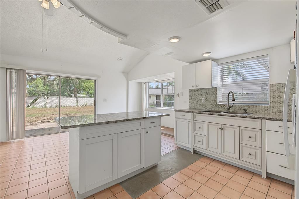 For Rent: $2,200 (3 beds, 2 baths, 1397 Square Feet)