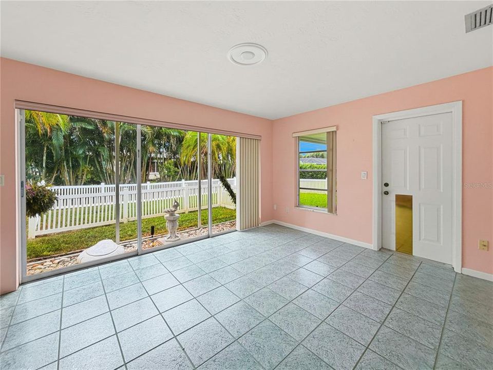 For Sale: $439,900 (2 beds, 2 baths, 1462 Square Feet)