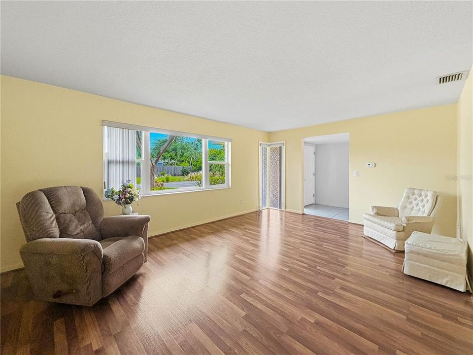 For Sale: $439,900 (2 beds, 2 baths, 1462 Square Feet)