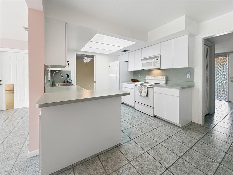 For Sale: $439,900 (2 beds, 2 baths, 1462 Square Feet)