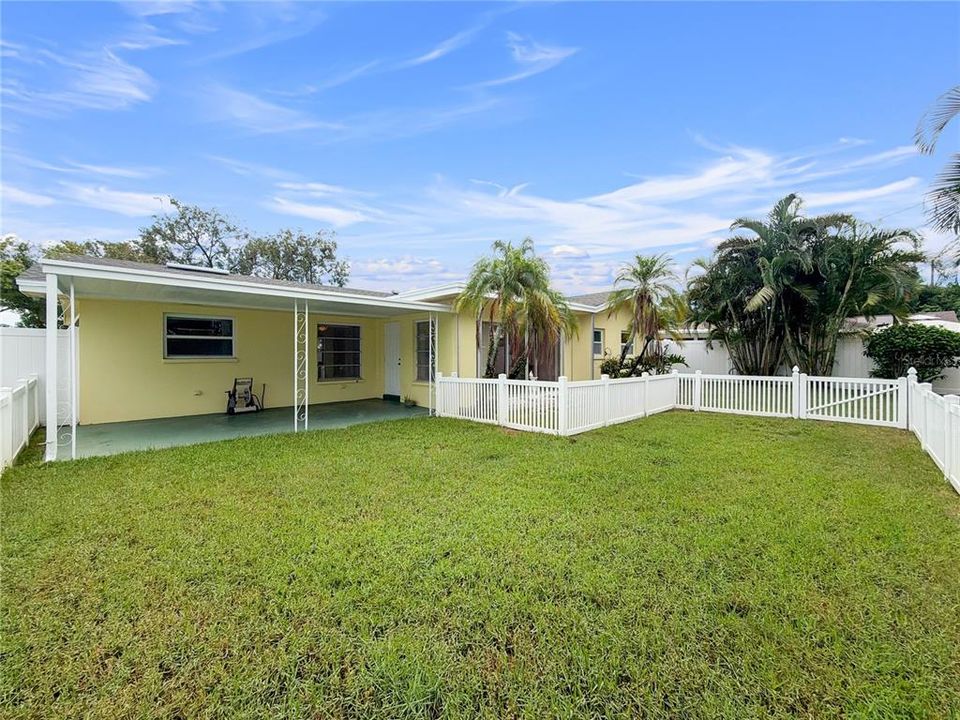 For Sale: $439,900 (2 beds, 2 baths, 1462 Square Feet)