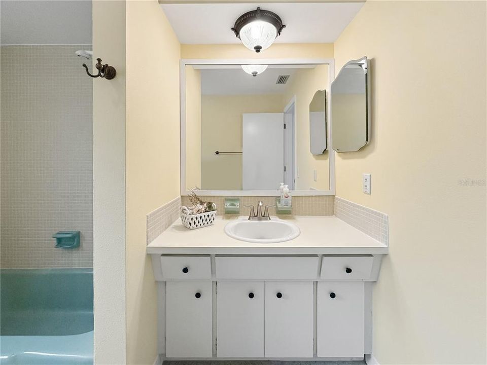 For Sale: $439,900 (2 beds, 2 baths, 1462 Square Feet)