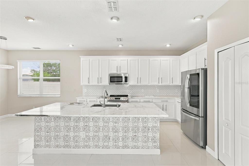 For Sale: $469,900 (4 beds, 3 baths, 2300 Square Feet)